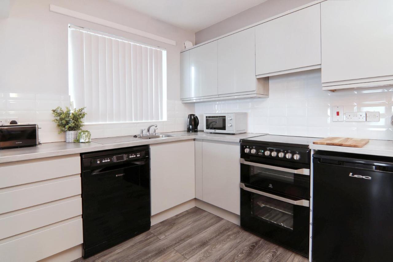 Bayview Apartments Ballygally  Buitenkant foto