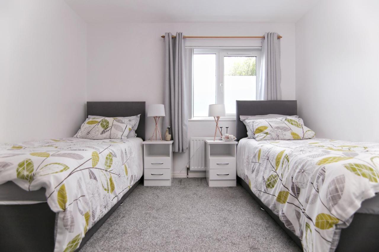 Bayview Apartments Ballygally  Buitenkant foto